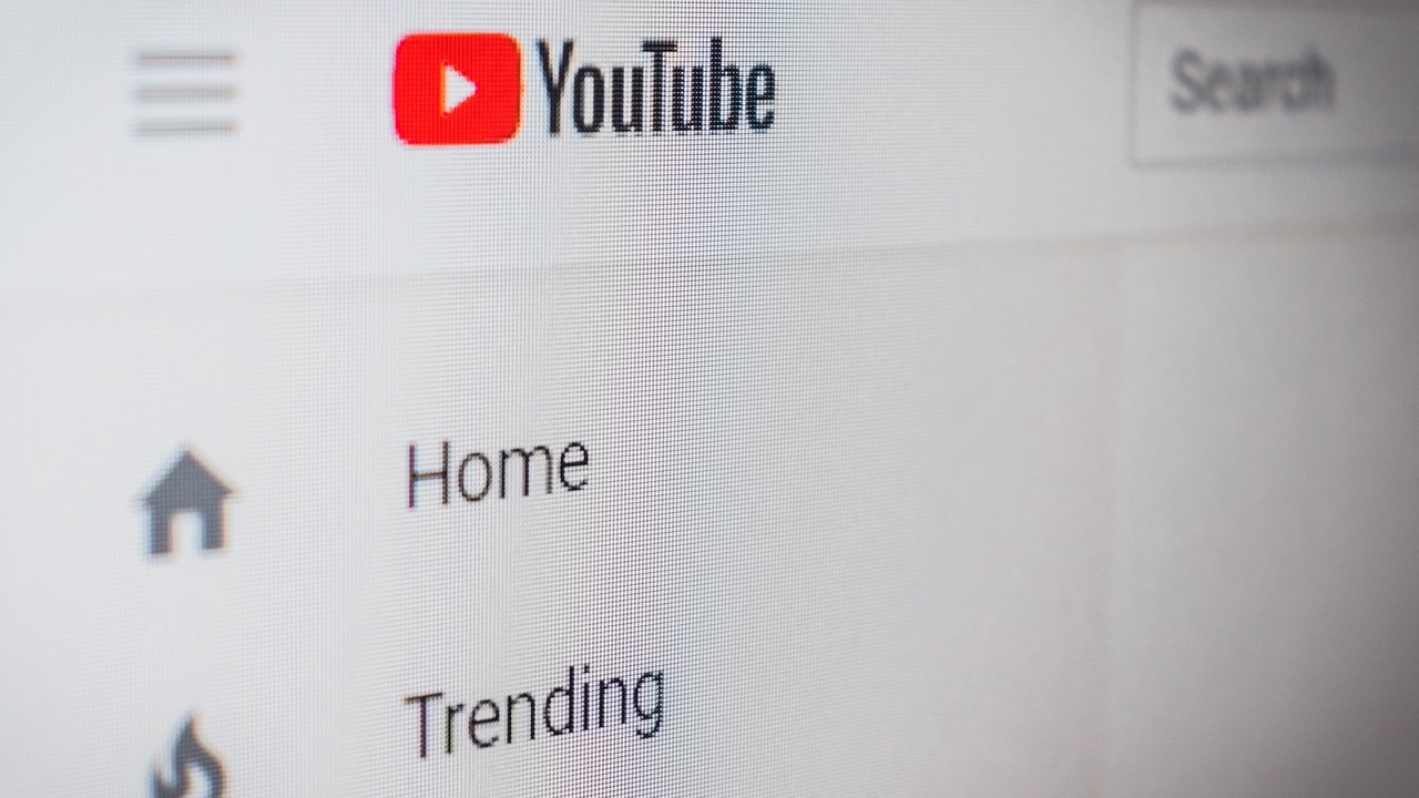 YouTube chce blokować adblocki? Serwis znowu się im przygląda, źródło grafiki: Christian Wiediger / Unsplash.