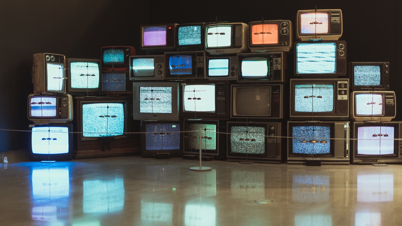 Wiemy, ile będzie wynosić abonament RTV w 2024 roku, źródło grafiki: Unsplash | Nabil Saleh.