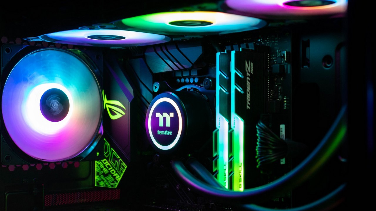 Youtuber wyjaśnia: gracze wydają zbyt dużo pieniędzy na upgrade PC, źródło grafiki: Christian Wiediger / Unsplash.