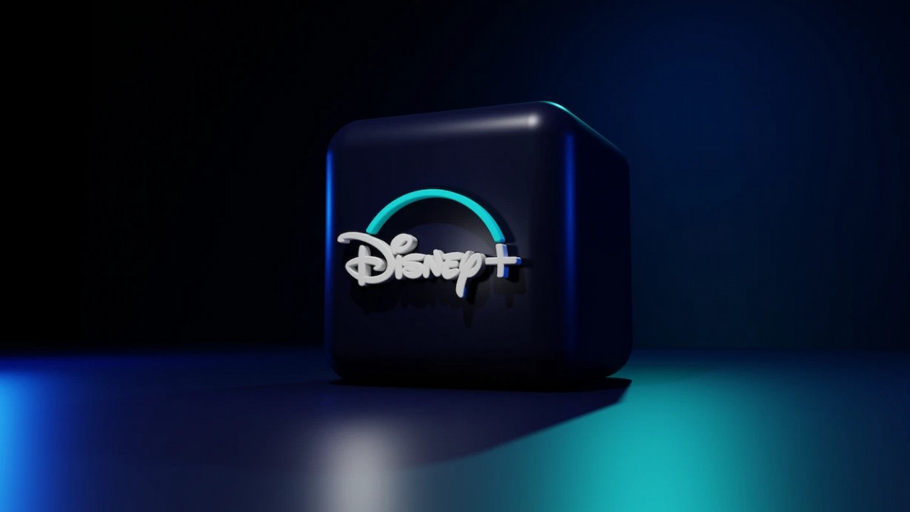 Disney Plus planuje podążać za niepokojącym trendem i usuwać treści z platformy, źródło grafiki: BoliviaInteligente; Unsplash.com; 2022.