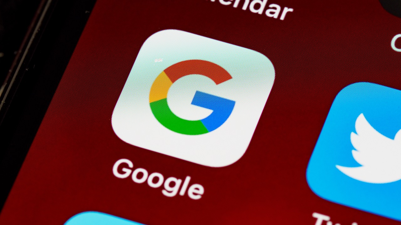 Google szaleje za AI; podsumowanie konferencji Google I/O 2023, źródło grafiki: Unsplash | Brett Jordan.