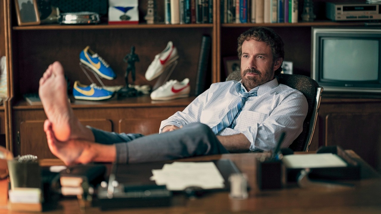 Widzowie i recenzenci pokochali ten film Bena Afflecka; od dziś obejrzysz go na Prime Video, źródło grafiki: Air; reż. Ben Affleck; Warner Bros. Pictures; 2023.