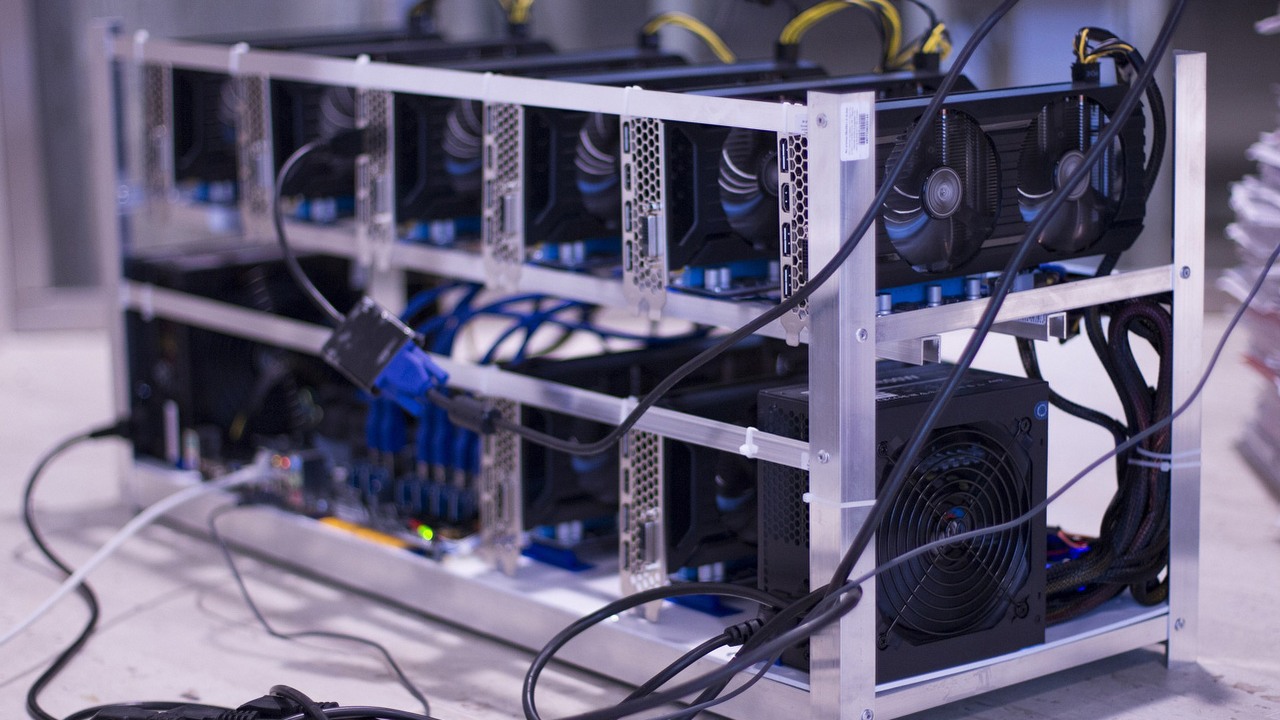 Górnicy kryptowalut mają nowe zastosowanie dla farm GPU; nikogo ono nie zaskakuje, źródło grafiki: Leczenie Uzależnień/Pixabay.