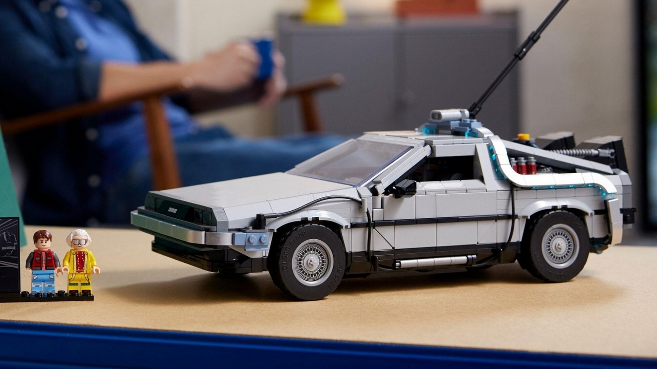 Klocki LEGO DeLorean i Optimus Prime w wyprzedaży Media Expert, źródło grafiki: LEGO; materiały źródłowe.