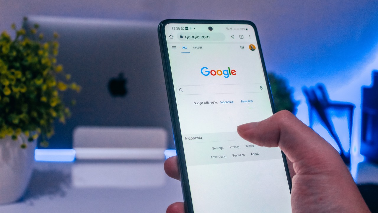 Ponad 50 aplikacji od Google z aktualizacjami poprawiającymi pracę na dużych ekranach, źródło grafiki: Unspalsh | Arkan Perdana.
