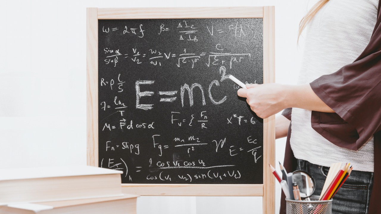 AI w służbie edukacji; do tworzenia testów może nie być potrzebny nauczyciel, źródło grafiki: Unsplash | JESHOOTS.COM.