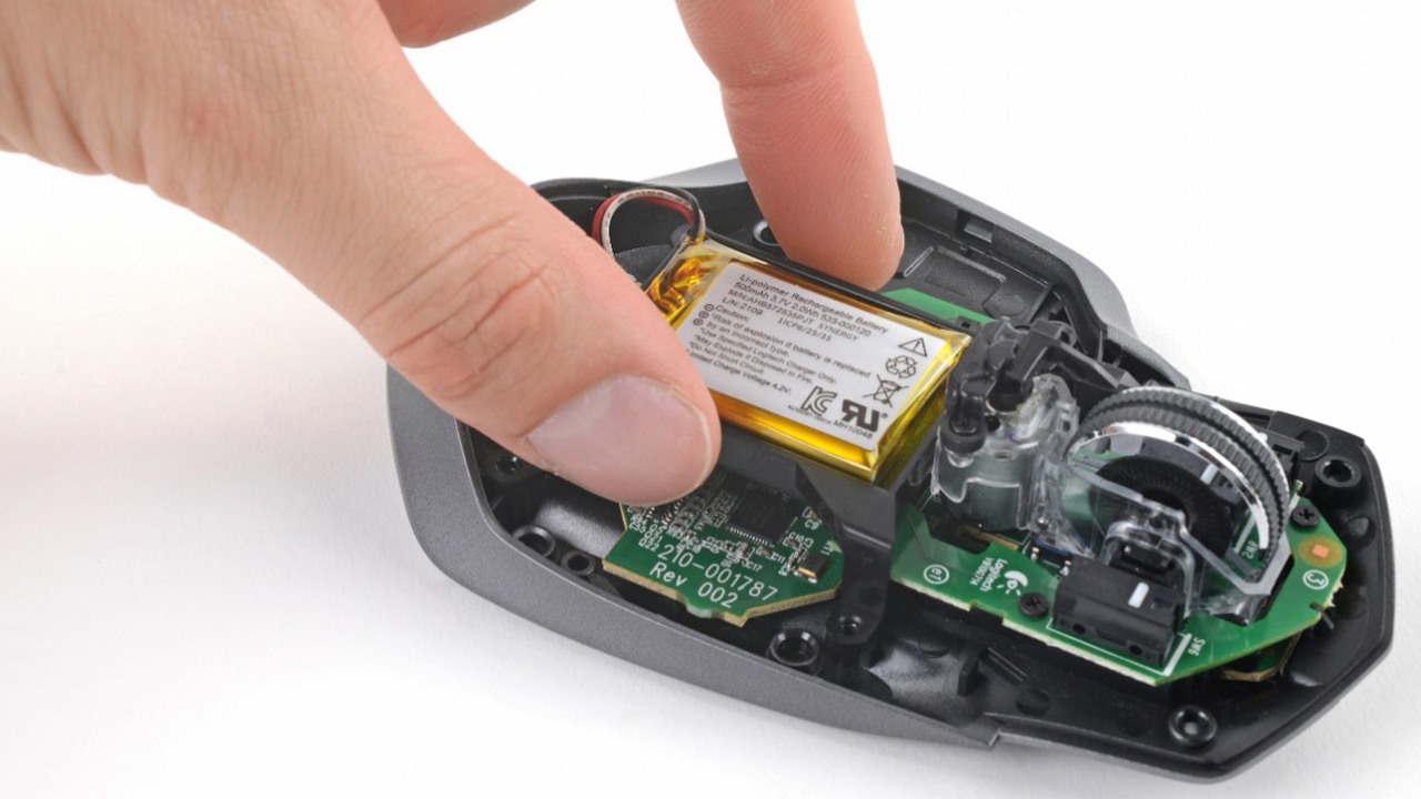 Myszki Logitecha naprawisz samodzielnie; firma zapewni części zamienne, źródło grafiki: iFixit.