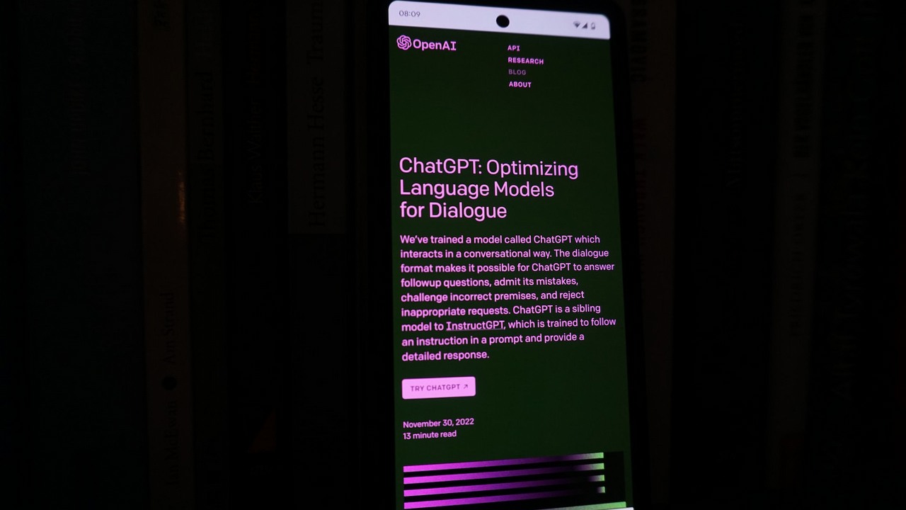 ChatGPT trafił na iPhone i został najpopularniejszą aplikacją w App Store, źródło grafiki: Unsplash | Rolf van Root.