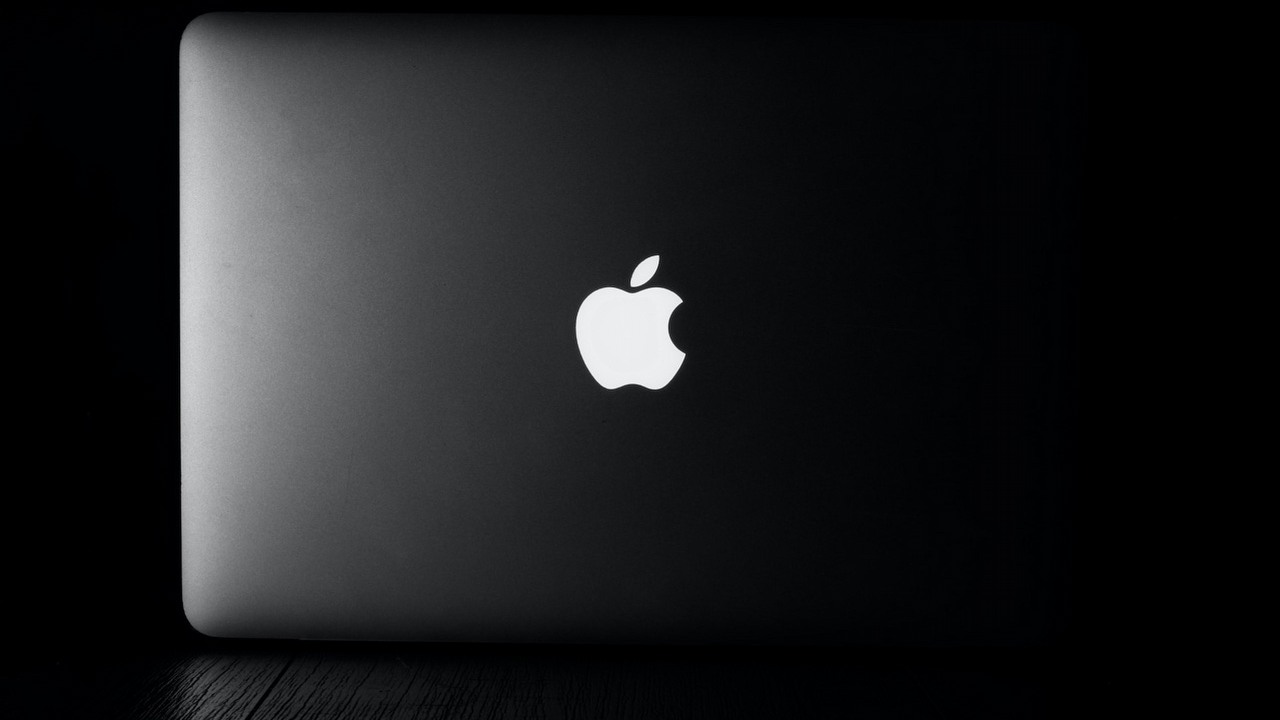 Apple nie zna granic; 100% marży producenta na nowym sprzęcie, źródło grafiki: Unsplash | Aditya Joshi.