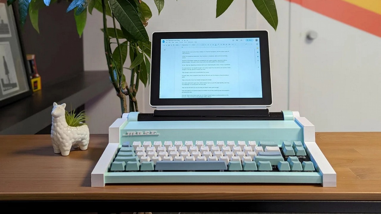Ten komputer to dosłownie maszyna do pisania, źródło grafiki: ThisIsTheNewSleeve.