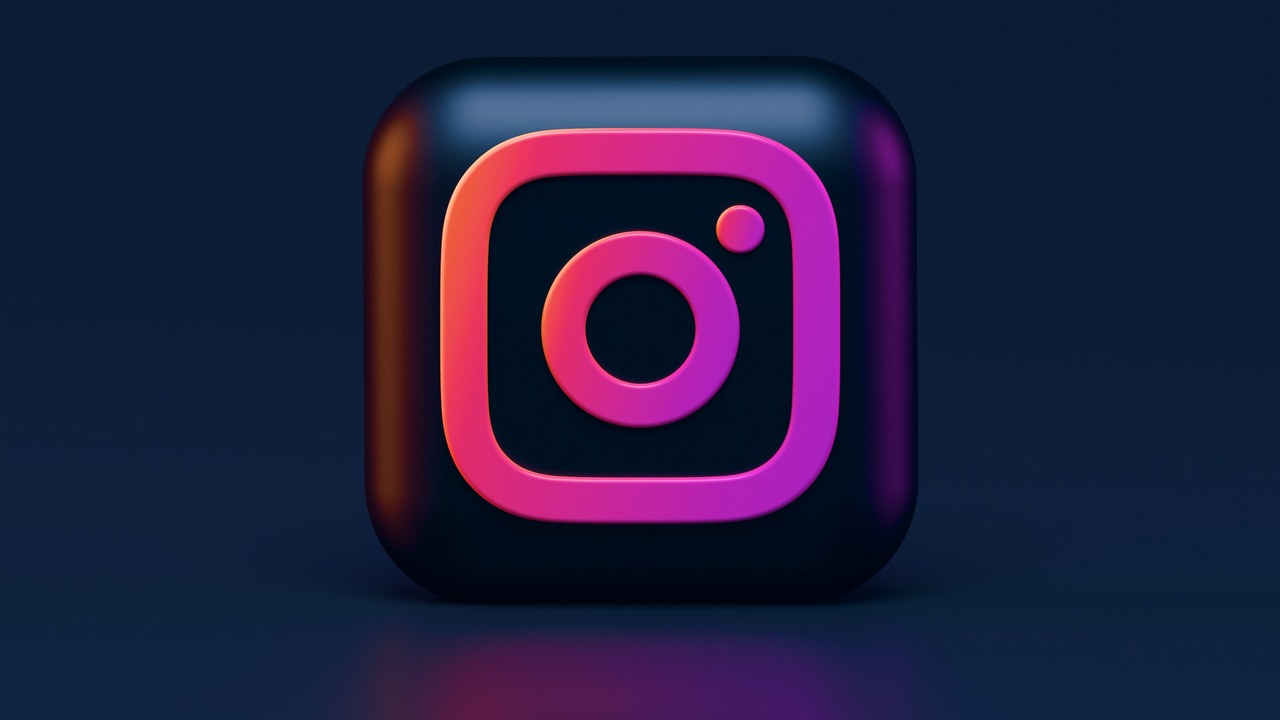 Instagram chce konkurować z Twitterem, wyciekły pierwsze zdjęcia, źródło grafiki: Unsplash | Alexander Shatov.