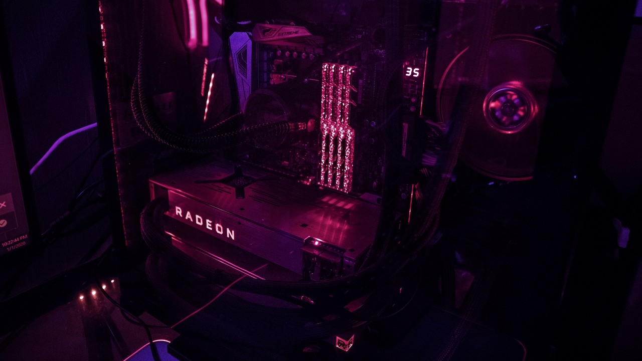 Wyciekły zdjęcia RX 7600, będzie mały i zgrabny, źródło grafiki: Unsplash / Zii Miller.