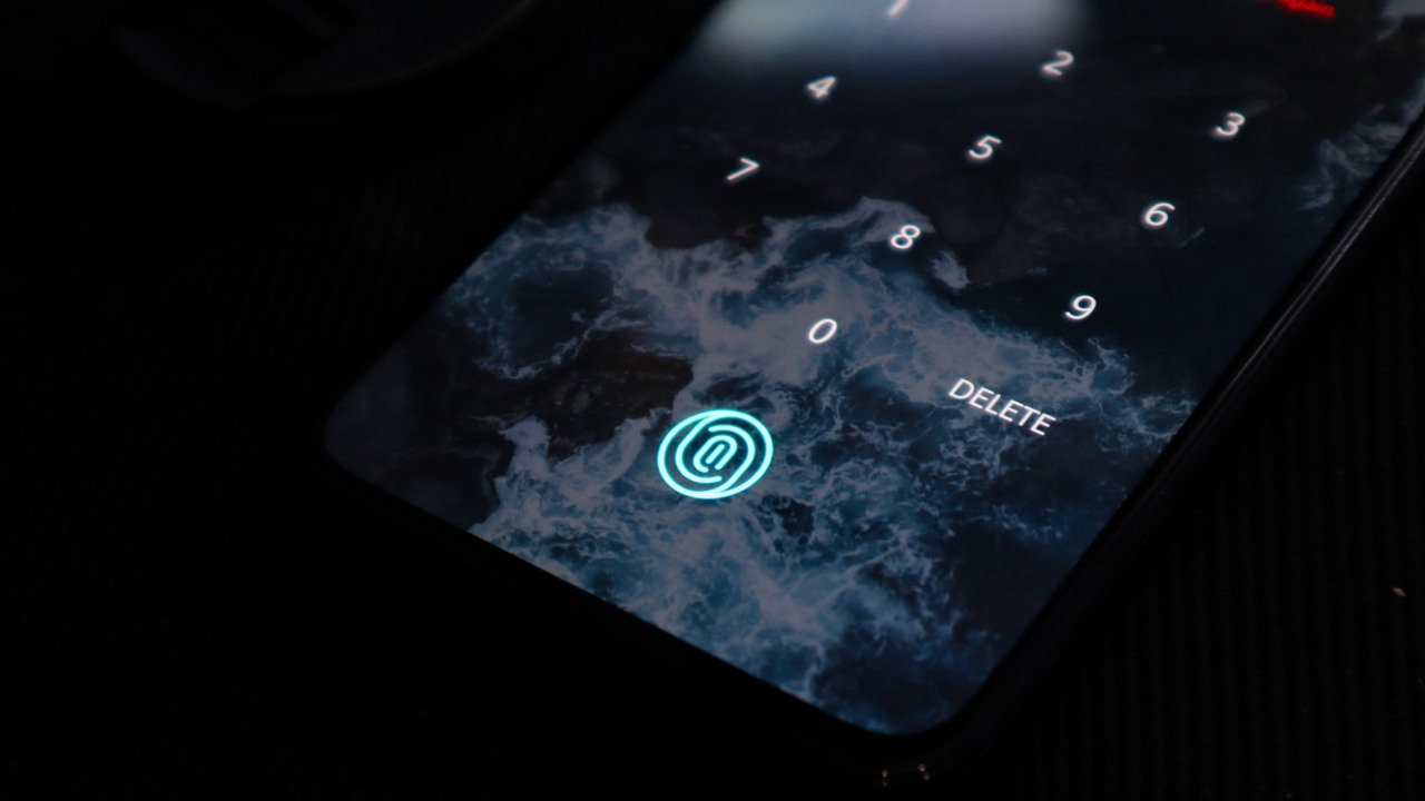 Telefony z Androidem mają bardzo poważną lukę w zabezpieczeniach, źródło grafiki: Unsplash | Lukenn Sabellano.