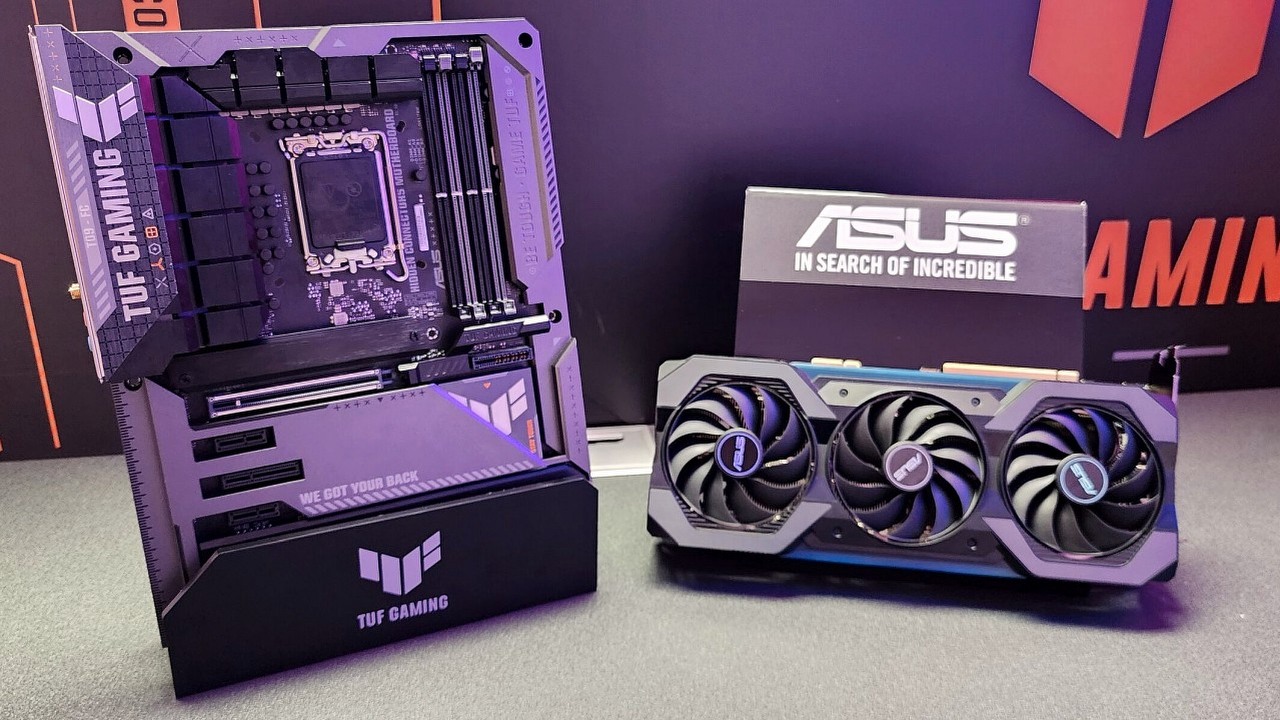 Ten RTX 4070 nie wymaga żadnych kabli zasilających, źródło grafiki: Asus / WCCFtech.