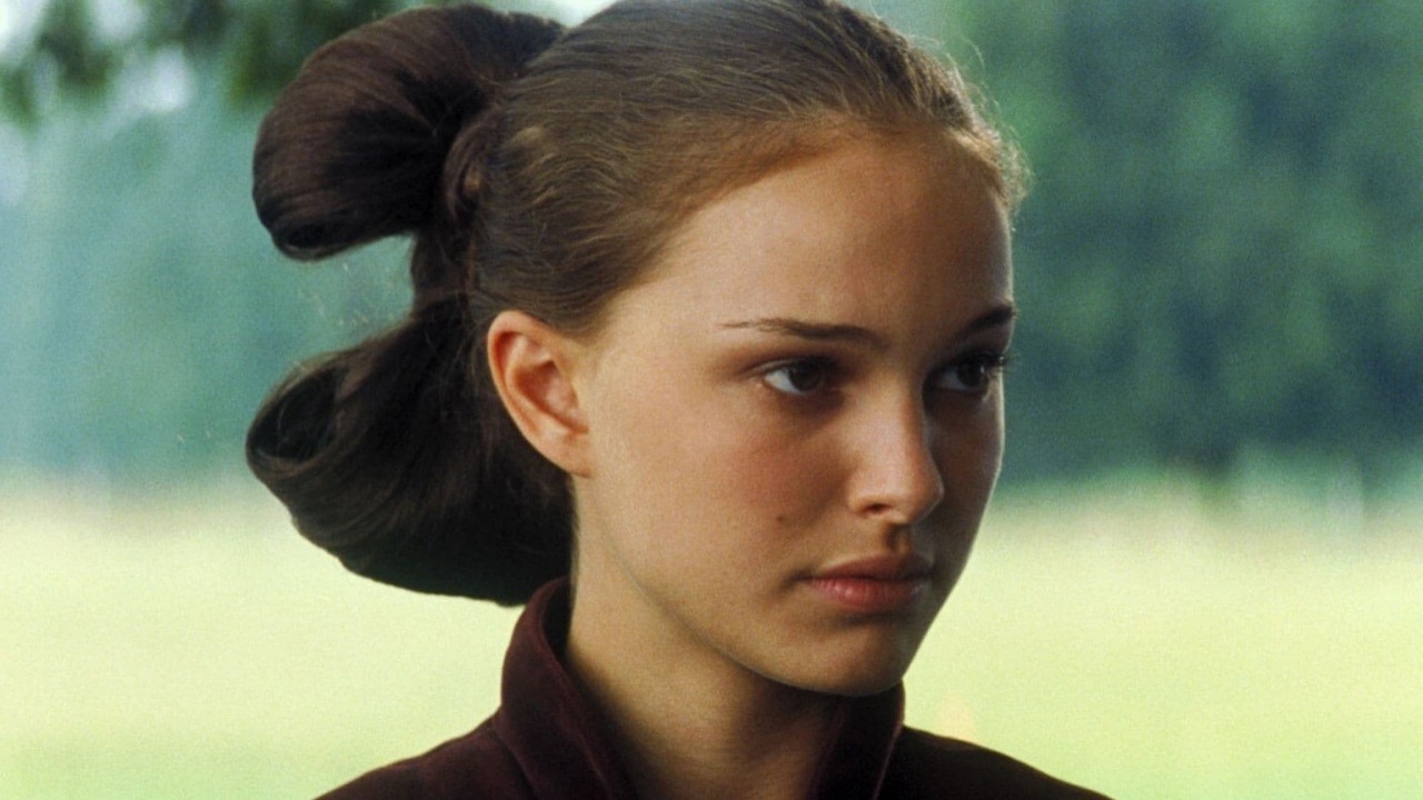 Jak naprawdę nazywa się Padme ze Star Wars? Amidala to nie jej prawdziwe nazwisko, źródło grafiki: Gwiezdne Wojny: Część I – Mroczne Widmo; reż. George Lucas; 20th Century Fox; 1999.