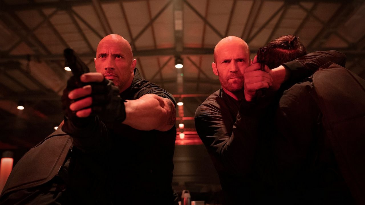 Dwayne Johnson gwiazdą spin-offu Szybkich i wściekłych. Zmierzy się z ulubieńcem widzów, źródło grafiki: Szybcy i wściekli: Hobbs i Shaw, David Leitch, Universal Pictures, 2019.