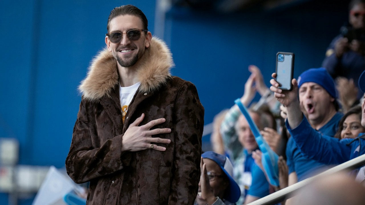 Zlatan Ibrahimović odchodzi na emeryturę, fani Teda Lasso mają ubaw, źródło grafiki: Ted Lasso; Jason Sudeikis, Bill Lawrence, Brendan Hunt i Joe Kelly; Apple TV+; 2020.