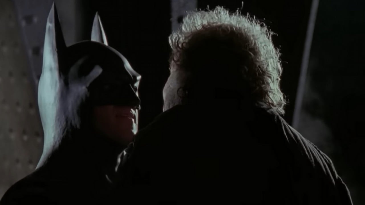 Michael Keaton tłumaczy swój pomysł na słynny głos Batmana. „To tandetne, ale…”, źródło grafiki: Batman, Tim Burton, Warner Bros., 1989..