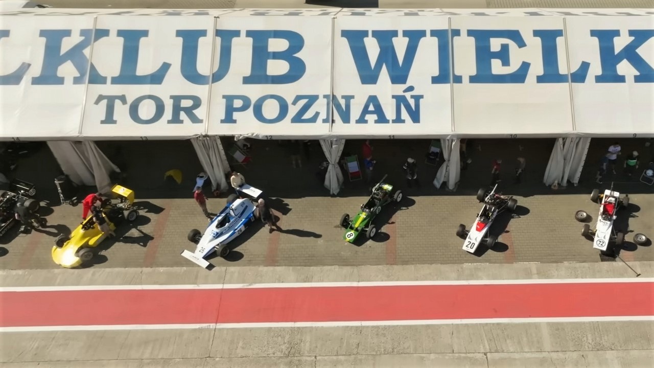 Zobacz, jak Clarkson i spółka radzą sobie w Polsce w zwiastunie The Grand Tour: Eurocrash, źródło grafiki: YouTube, Prime Video Polska, 2023.