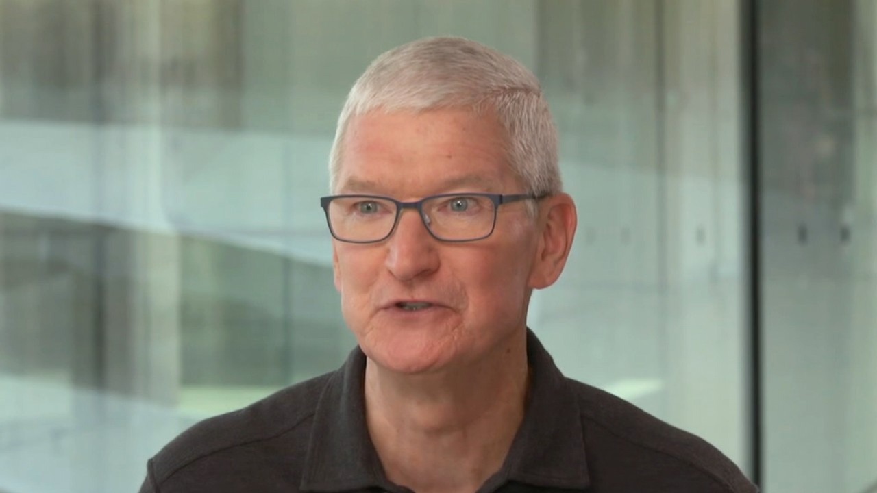 Tim Cook przyznaje, że Vision Pro są raczej dla zamożnych klientów, źródło grafiki: GMA.