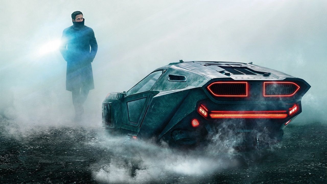 To kasowa porażka, ale bardzo dobry film, który warto obejrzeć teraz na Netflixie, źródło grafiki: Blade Runner 2049, Denis Villeneuve, Warner Bros., 2017.