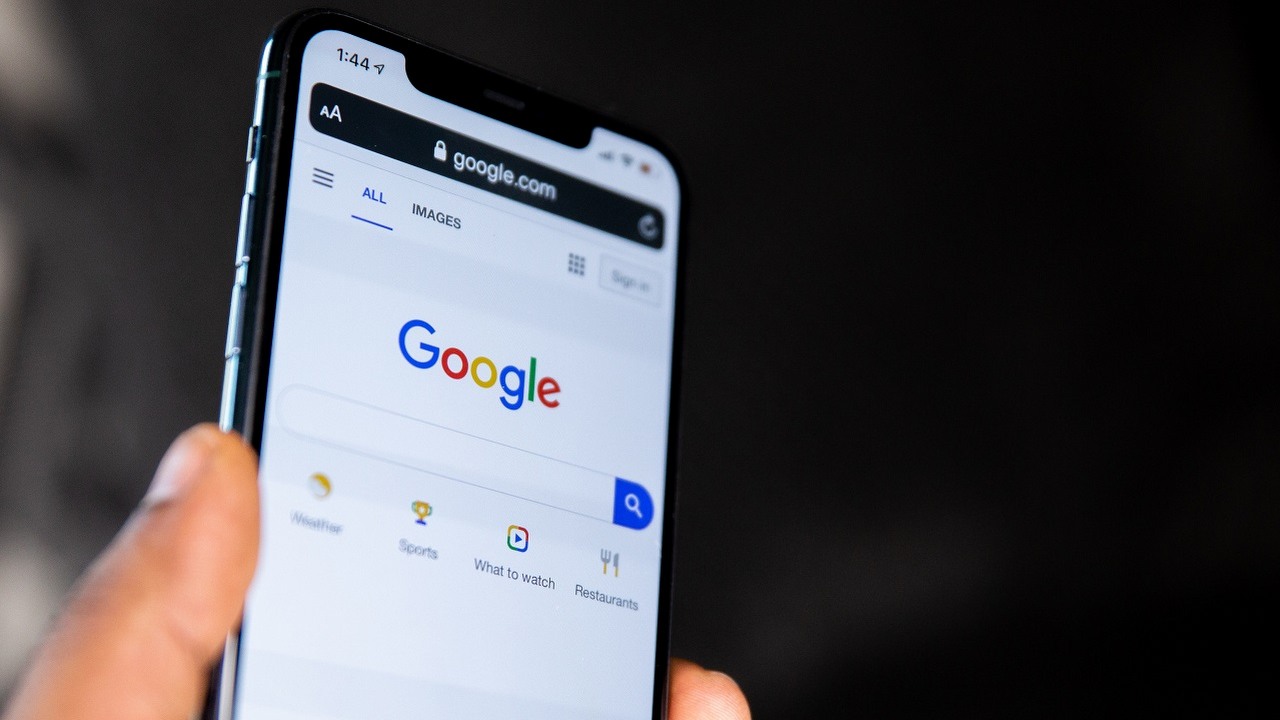 Bard stał się inteligentniejszy, AI od Google lepsze w logice i liczeniu, źródło grafiki: Unsplash | Solen Feyissa..