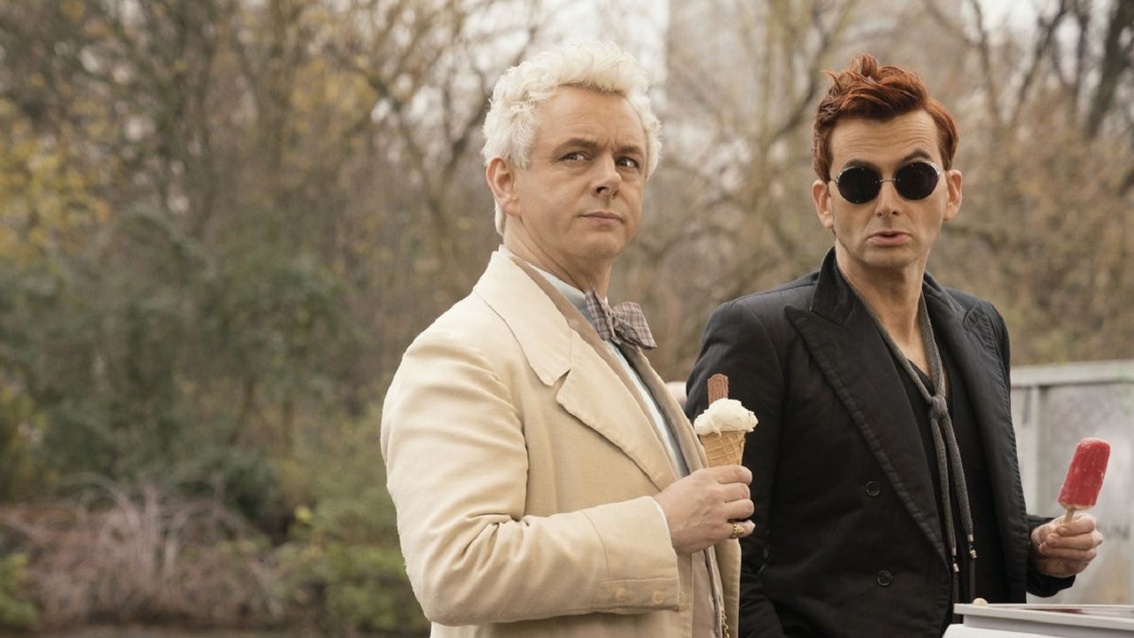 Fani czekali 4 lata, ale w końcu jest zwiastun popularnego serialu fantasy z Prime Video, źródło grafiki: Good Omens; Douglas Mackinnon; Prime Video; 2019.