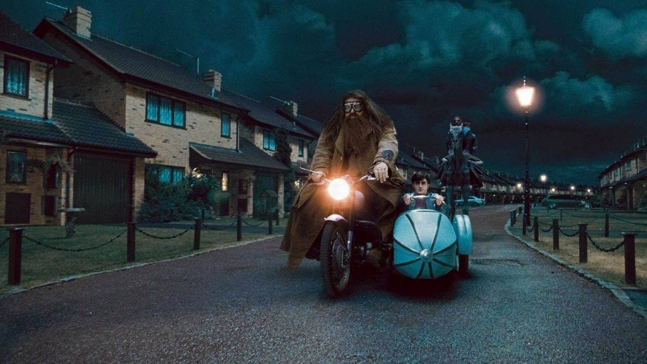 „Codziennie przez całe dni”. Właściciele domu z Harry'ego Pottera o tabunie fanów pod ich oknami, źródło grafiki: Harry Potter i Insygnia Śmierci: Część I; reż. David Yates; Warner Bros.; 2010.