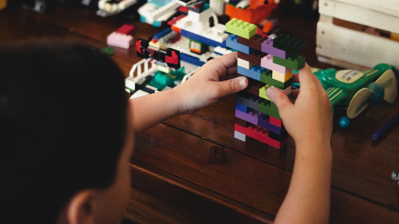 Zestawy LEGO, które pochłoną Cię bez reszty, są teraz tańsze w „letniej edycji Black Friday” w Media Markt, źródło grafiki: Aedrian; Unsplash.com; 2021.