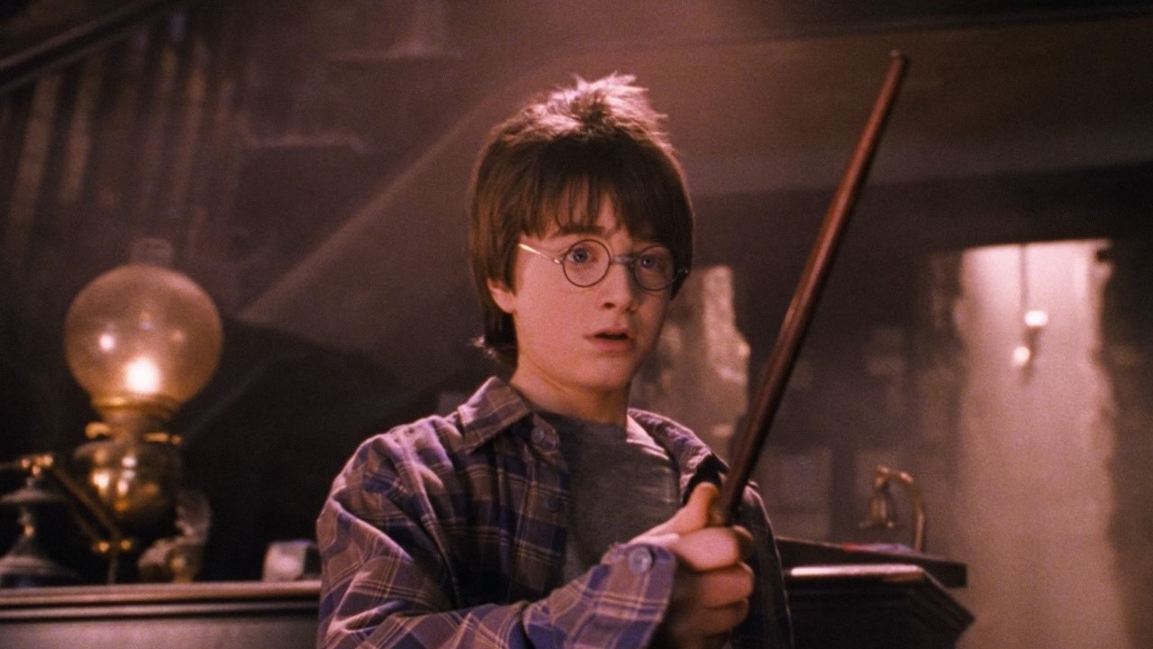 „Czemu kupujesz książkę dla dzieci?” Warner Bros. początkowo wątpiło w wartość Harry'ego Pottera, źródło grafiki: Harry Potter i Kamień Filozoficzny, reż. Chris Columbus, Warner Bros., 2001.