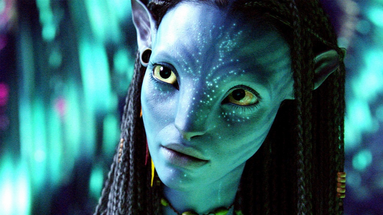 „Będę miała 53 lata, gdy wyjdzie ostatni film”. Zoe Saldana żartuje z opóźnienia Avatara 5, źródło grafiki: Avatar: Istota wody; James Cameron; 20th Century Studios; 2022.