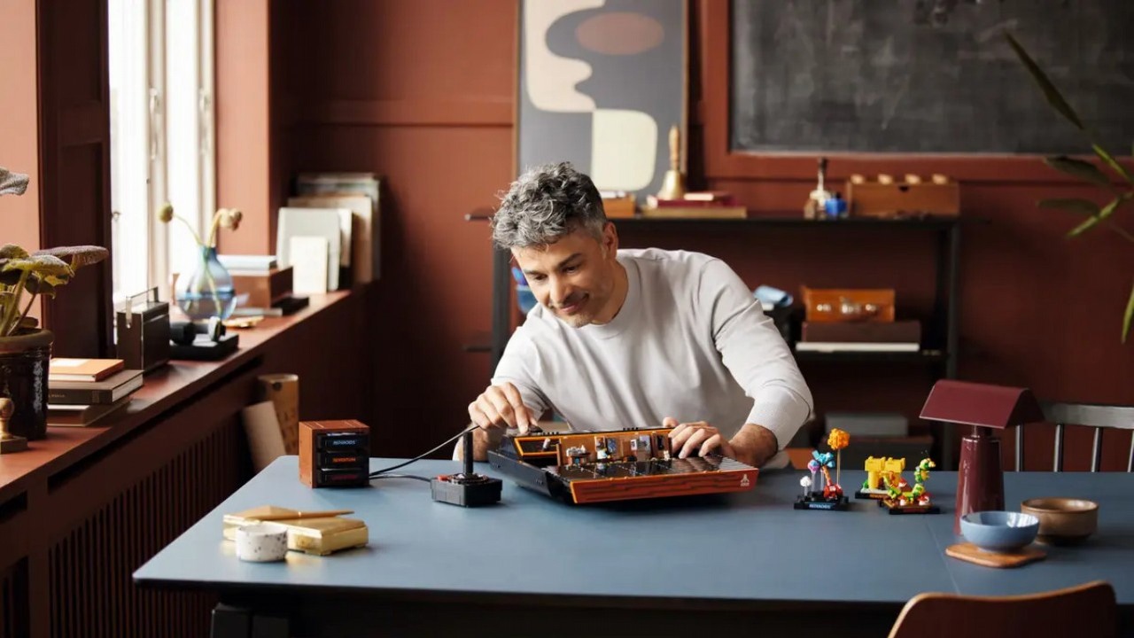 Ten zestaw LEGO na pewno zainteresuje entuzjastów konsol retro; jest teraz w dużej promocji, źródło grafiki: LEGO; materiały promocyjne.