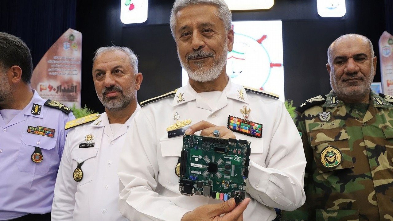 Iran prezentuje „imponujący” procesor kwantowy; kupisz go za ok. 3000 zł na Amazonie, źródło grafiki: IranIntl.