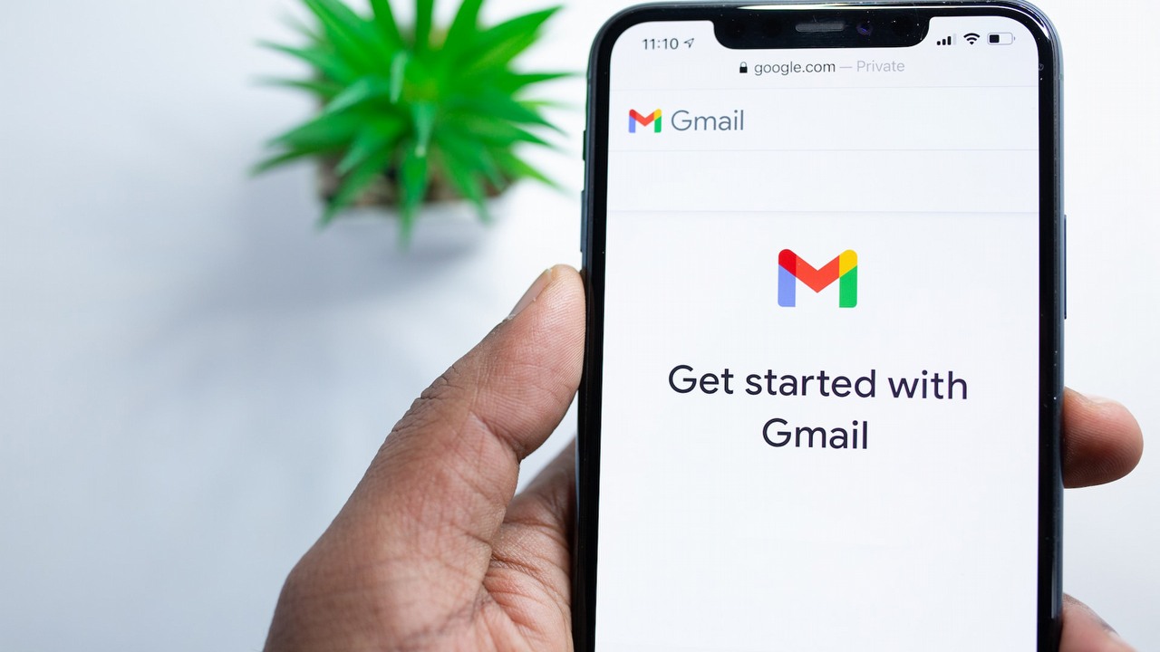 AI napisze e-mail za Was; nowa funkcja Gmaila na Androidzie, źródło grafiki: Unsplash | Solen Feyissa.