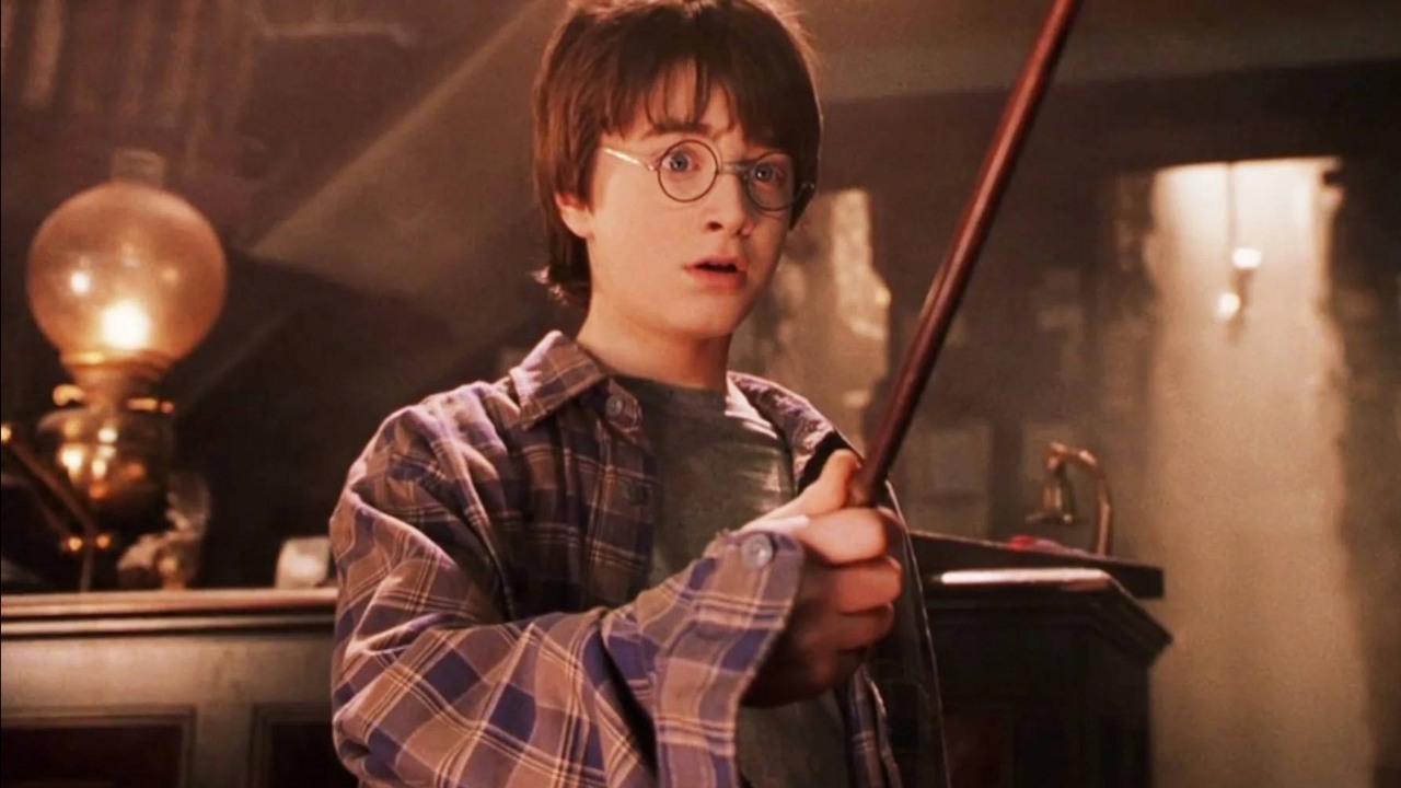 „To było nieuniknione”. Daniel Radcliffe zdradził, co myśli o recastingu Harry’ego Pottera, źródło grafiki: Harry Potter i Kamień Filozoficzny; Chris Columbus; Warner Bros. Pictures; 2001.