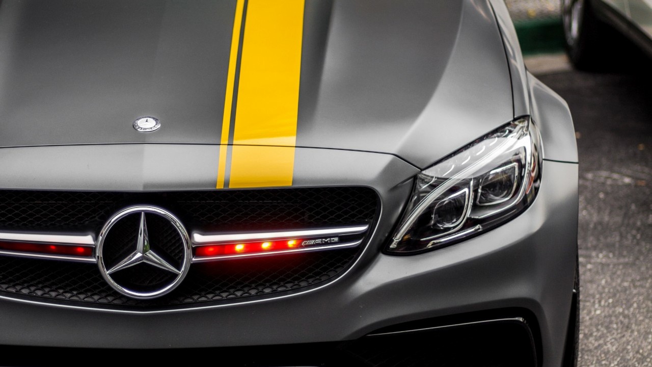 Microsoft testuje ChatGPT w Mercedesach, źródło grafiki: Dhiva Krishna / Unsplash.