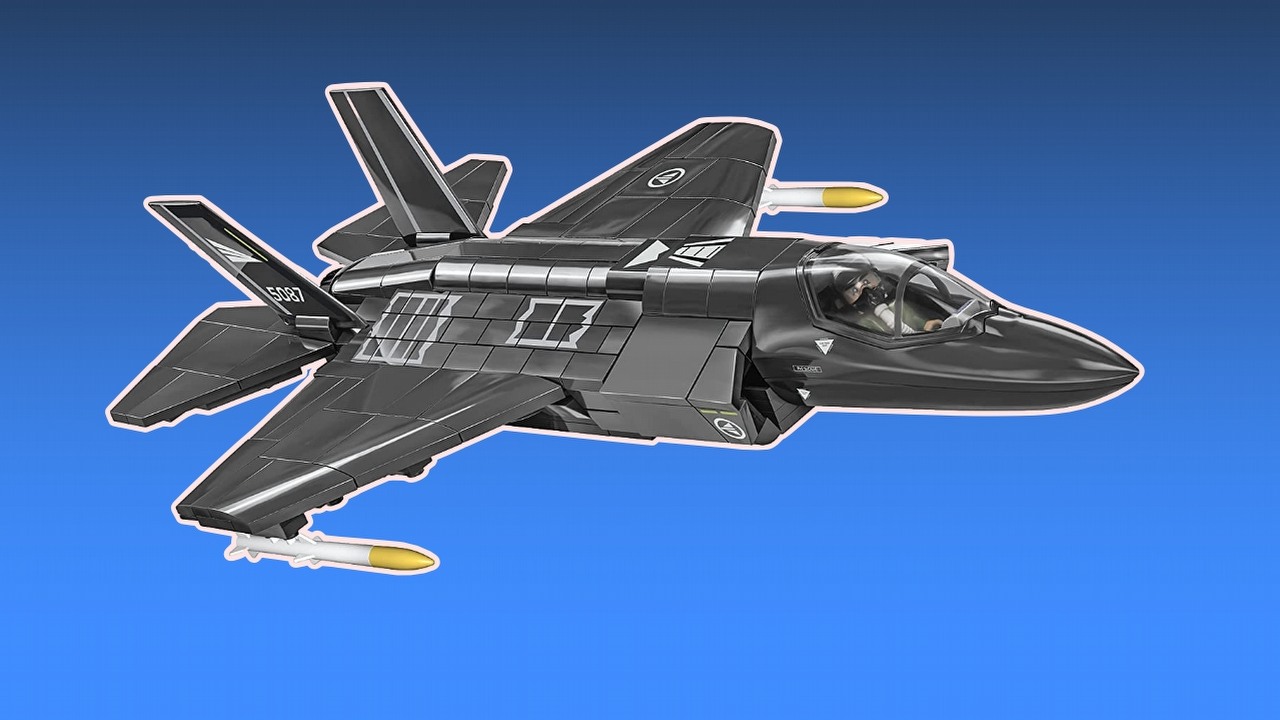 Zbuduj wielozadaniowy myśliwiec F-35 i zostań pilotem. Zestaw klocków Cobi trafił na wyprzedaż Amazon.pl, źródło grafiki: Cobi.