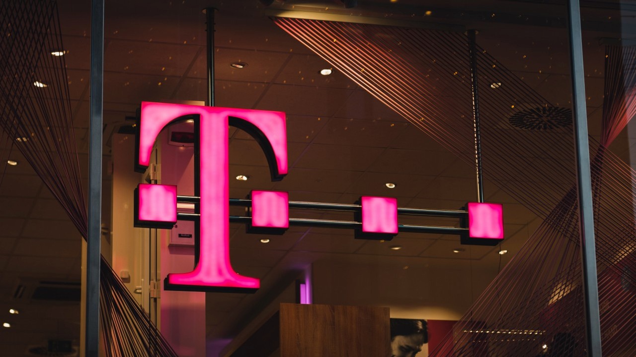 Masz Internet z sieci T-Mobile? Możesz mieć problemy z połączeniem, źródło grafiki: Mika Baumeister / Unsplash.