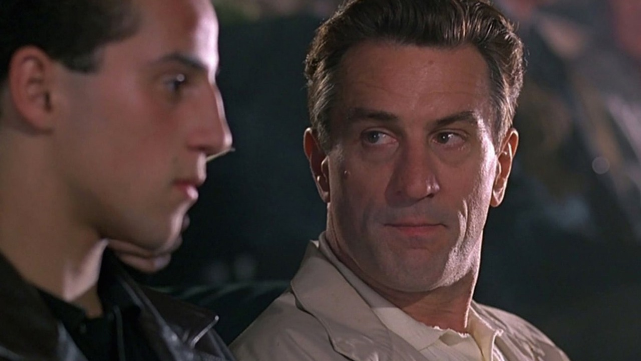 „Od tamtej pory nigdy nie poproszono mnie o zrobienie filmów”. Robert De Niro szczerze o swojej wielkiej porażce, źródło grafiki: Prawo Bronxu, Robert De Niro, Penta Entertainment, 1993..