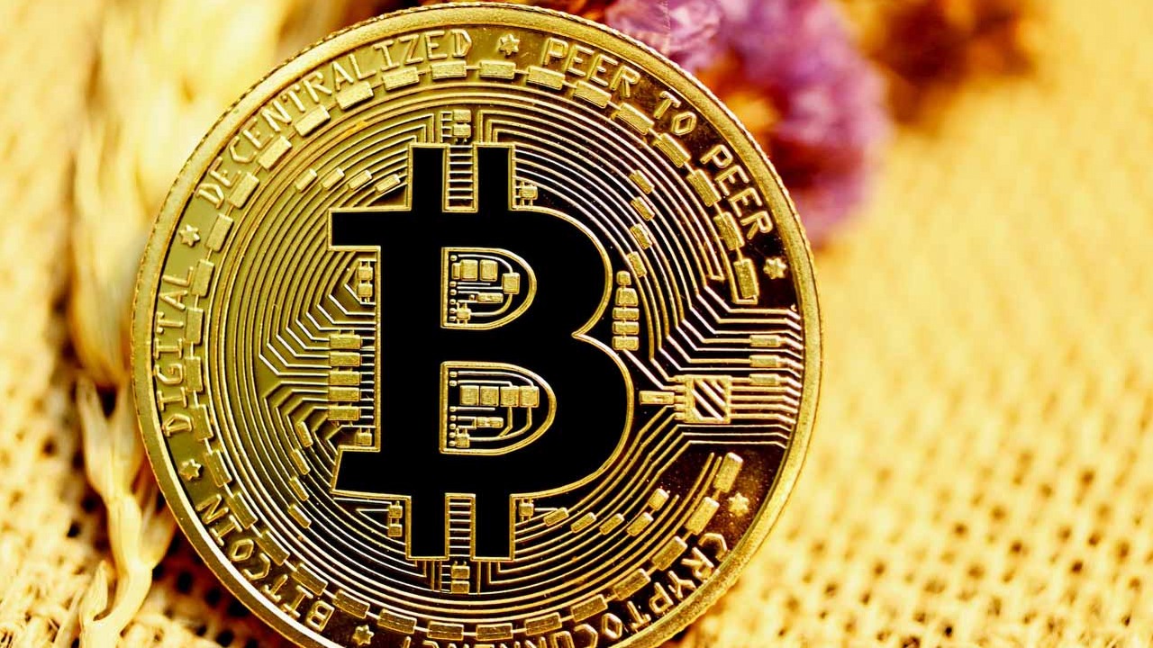 Bitcoin to fatalny środek płatniczy, nawet kody QR są częściej wykorzystywane, źródło grafiki: Unsplash | Kanchanara.