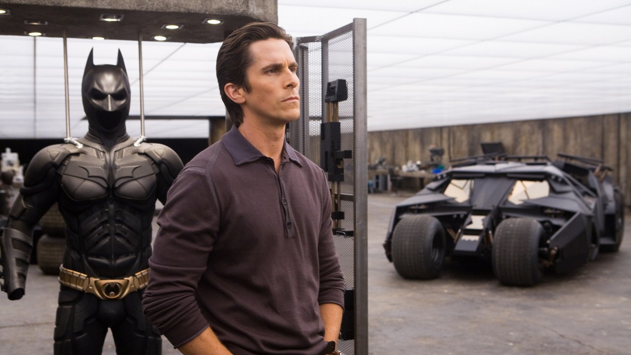 Producenci The Flash ponoć błagali Christiana Bale'a o powrót w roli Batmana. Oto, co im powiedział, źródło grafiki: Mroczny Rycerz, Christopher Nolan, Warner Bros., 2008.