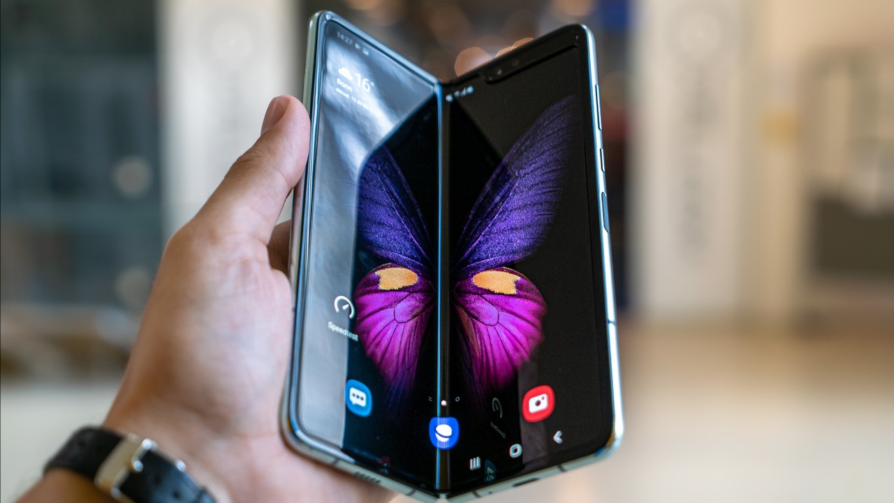 Google Pixel Fold może mieć katastrofalną wadę fabryczną, źródło grafiki: Mika Baumeister | Unsplash.