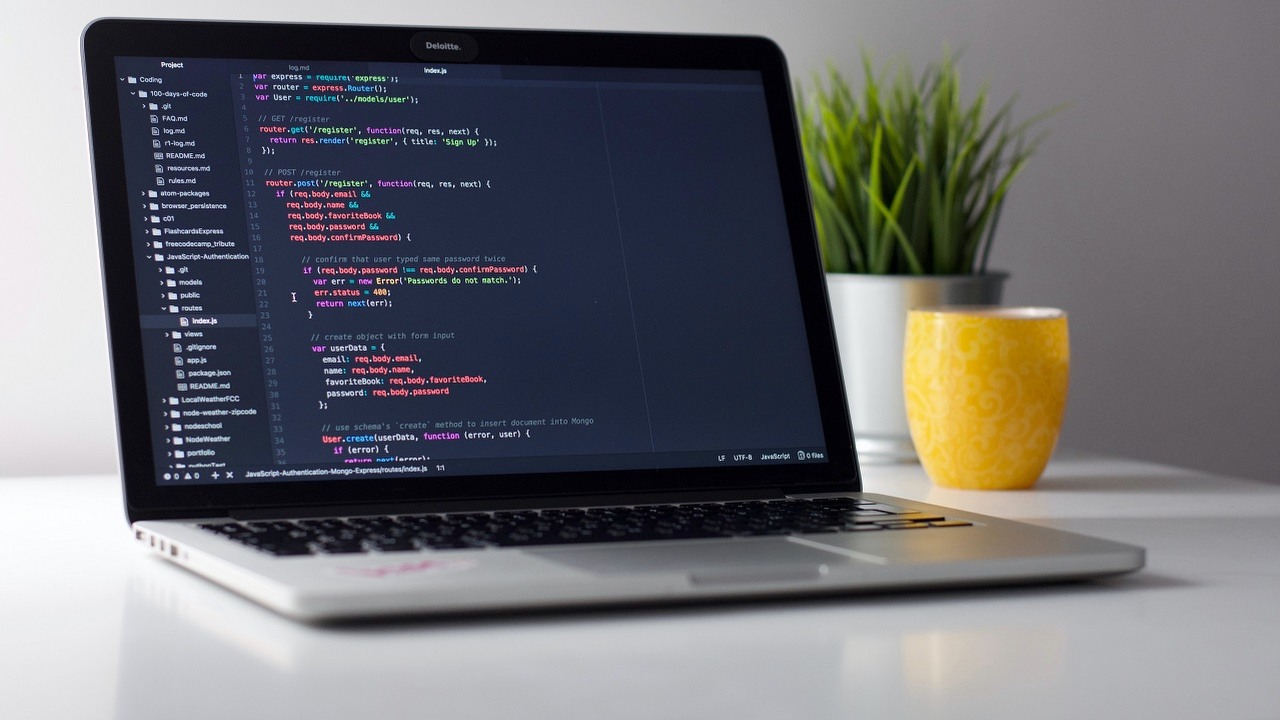 Tracimy absurdalnie dużo czasu na problemy z komputerami, naukowcy prezentują nowe dane, źródło grafiki: Unsplash | Clément Hélardot..