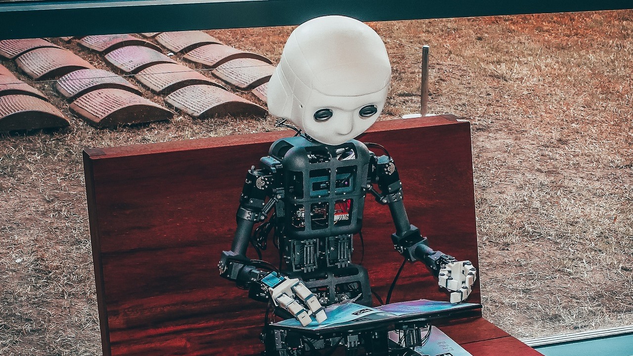 ChatGPT do walki z telemarketerami, przedsiębiorca stworzył specjalnego bota, źródło grafiki: Unsplash |  Andrea De Santis..