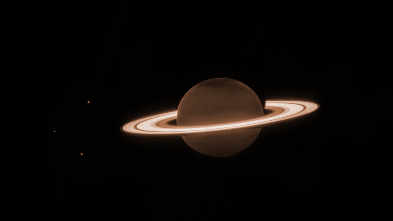 Zjawiskowe zdjęcie Saturna z pierścieniami to efekt pracy Teleskopu Webba, źródło grafiki: NASA / Space Telescope Science Institute.