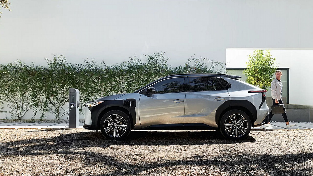 1200 kilometrów zasięgu i ładowanie w 10 minut. Toyota twierdzi, że stworzyła rewolucyjną baterię, źródło grafiki: Toyota.