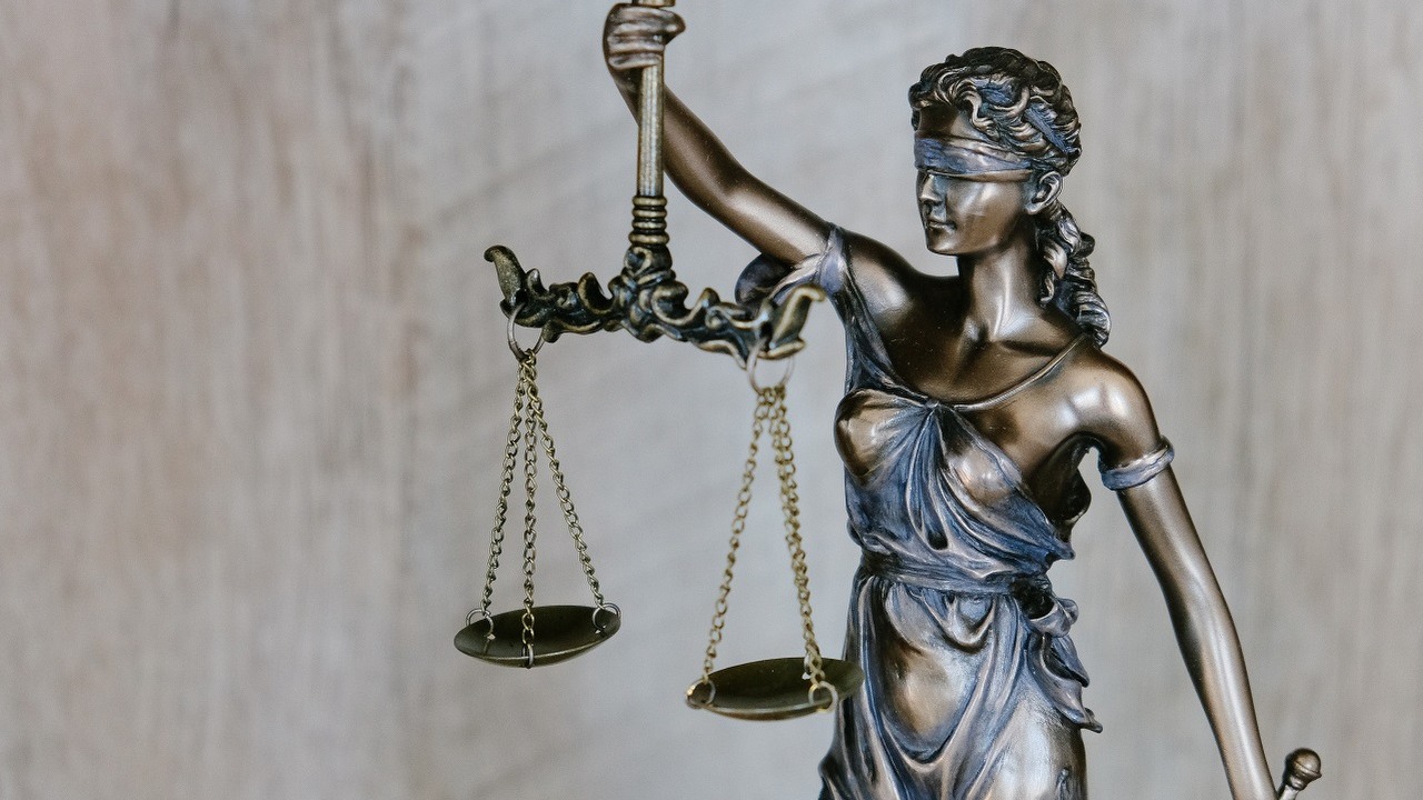 Emotka może wystarczyć do zawarcia umowy, stwierdził kanadyjski sąd, źródło grafiki: Unsplash | Tingey Injury Law Firm..