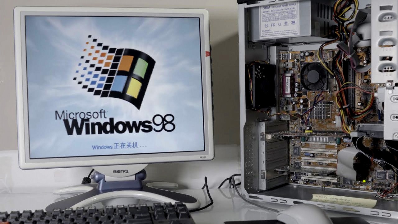 Windows 95, 98 i inne znowu mogą pobierać aktualizacje online, źródło grafiki: YouTube/Aunt Xiaoxian's daily sharing sss.