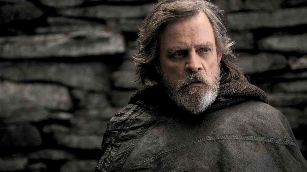 W Star Wars zobaczylibyśmy duchy Mocy Sithów, gdyby wykorzystano pomysł George’a Lucasa na trylogię sequeli, źródło grafiki: Gwiezdne wojny: Część VIII - Ostatni Jedi, Rian Johnson, Lucasfilm, 2017.