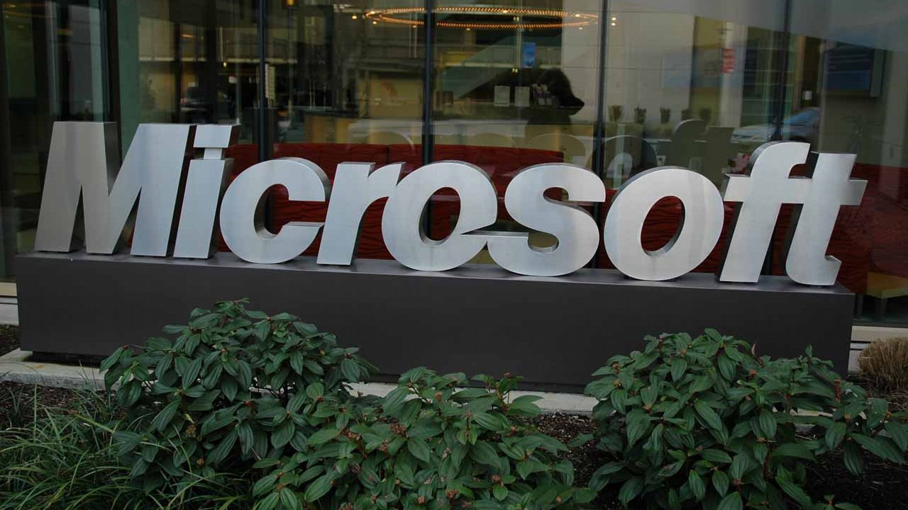 Microsoft znowu zwalnia pracowników; koncern pożegna prawie 300 osób, źródło grafiki: Flickr/Wonderlane/CC BY 2.0.